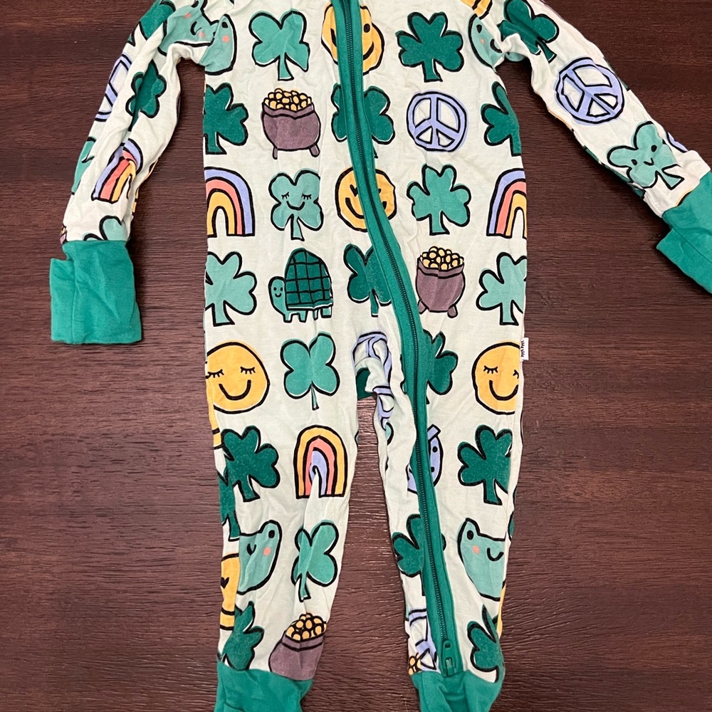 Little sleepies 0-3 lucky print